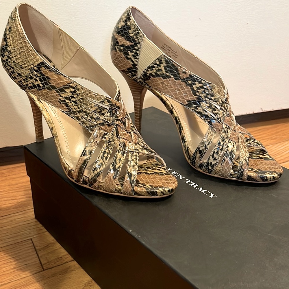 ELLEN TRACY PATENT LEATHER “SNAKESKIN” CAGE HEELS